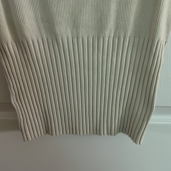 White House Black Market size large tank top like sweater. - Picture 5 of 7